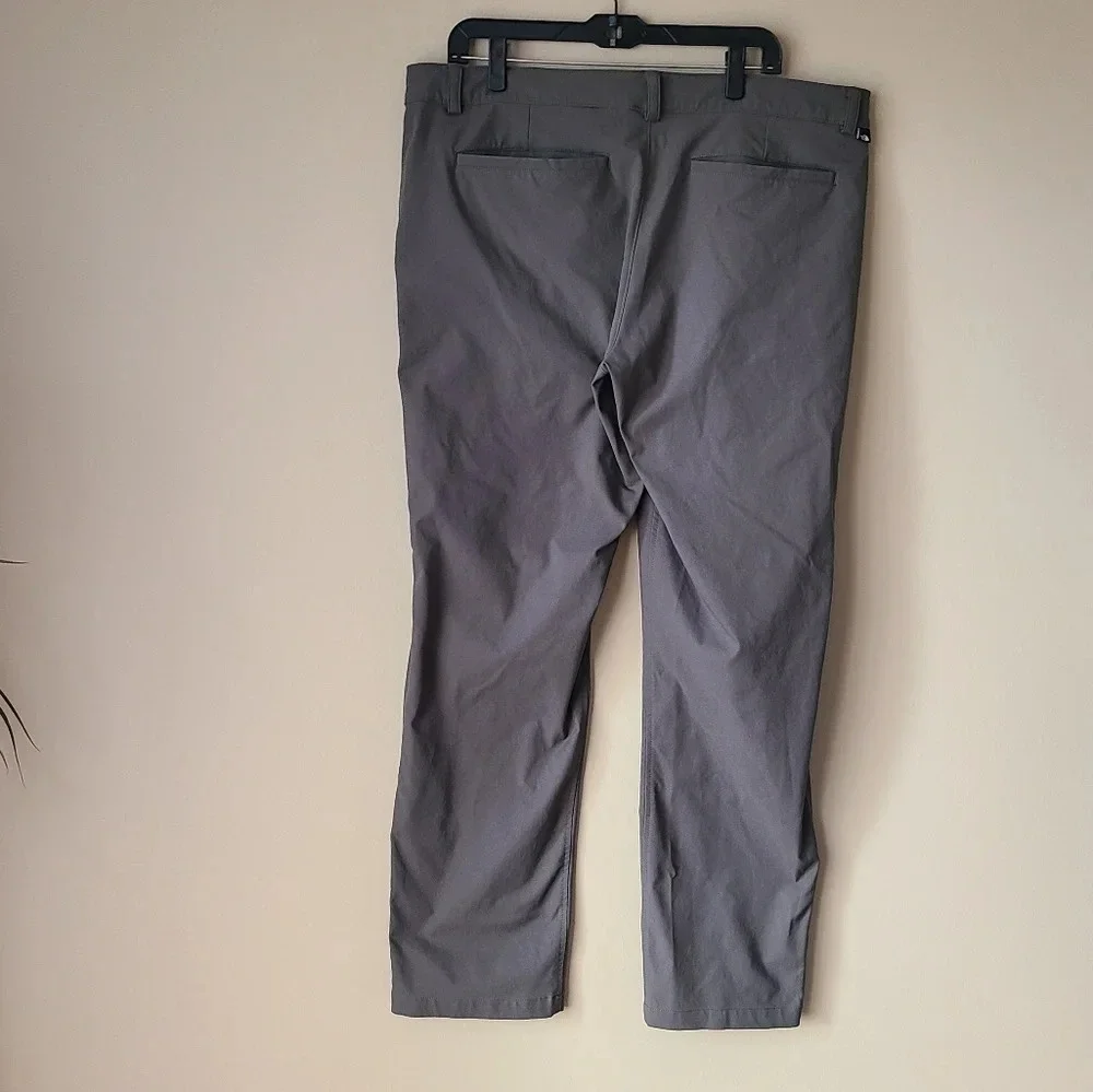 The North Face mens sz.38 brown polyester